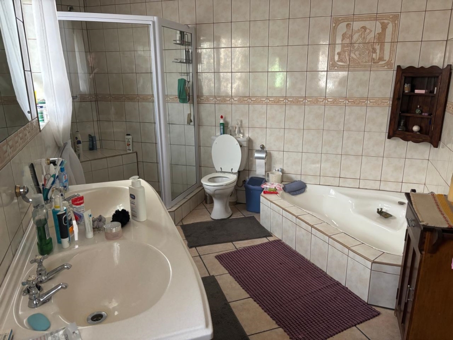 5 Bedroom Property for Sale in Safari Gardens North West